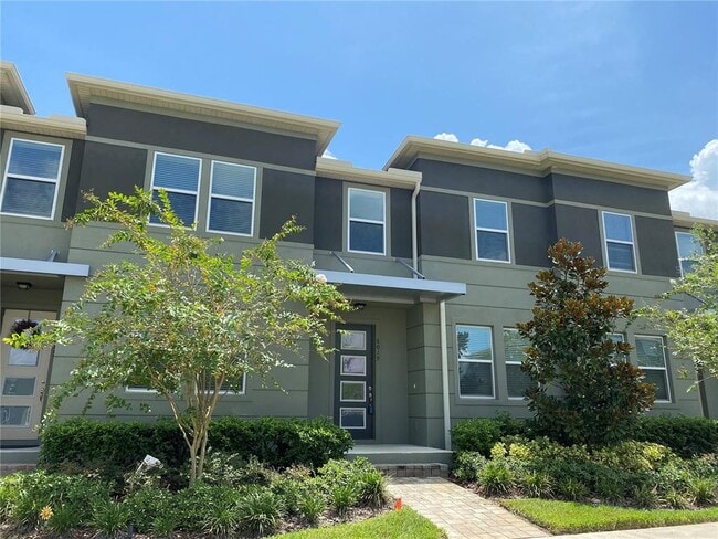 Primary Photo - 8019 Glenlloyd Ave