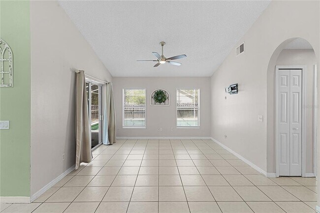 Building Photo - 40045 Palm St