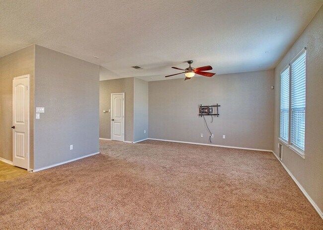 Building Photo - Large 4/3/2 Home in West Village at Creekside!