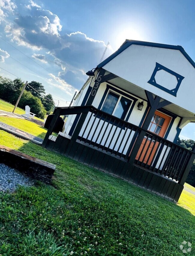 Building Photo - AIRBNB RENTAL ONLY - KARAGAN COTTAGE