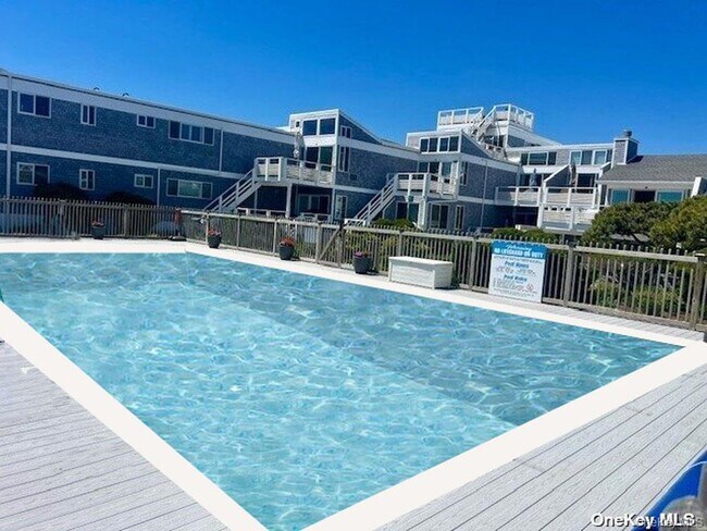 Building Photo - 539 Dune Rd