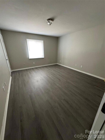 Building Photo - 2022 Harvest Ln