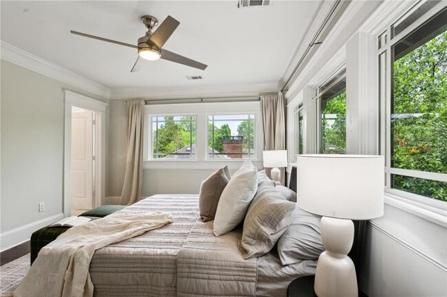 Building Photo - 843 Monroe Dr NE