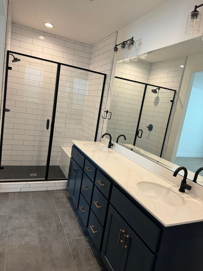 Building Photo - 3 BR/3BA | Newly Renovated Single Family Home | Front Yard| In Sacramento!