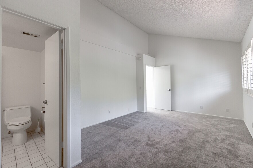 Building Photo - 1709 Camino de Villas