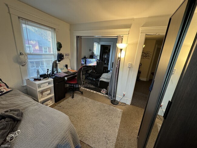 Building Photo - 8 br, 2.5 bath House - 428 Cross St