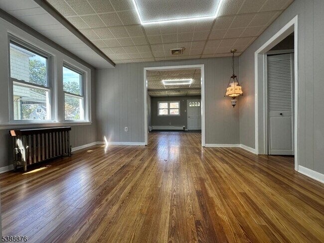 Building Photo - 2137 Allen St