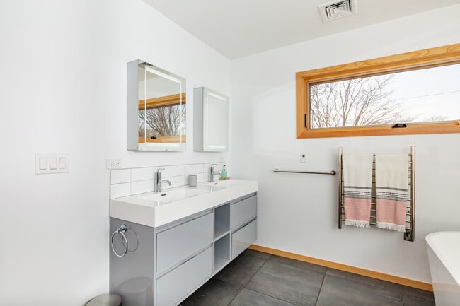 Building Photo - 22 St Mary's Rd