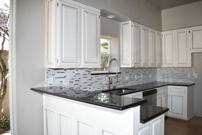 Building Photo - 2307 Autumn Oaks Trail