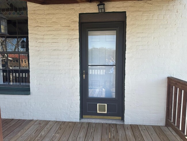 Building Photo - 519 Spring St