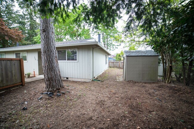 Building Photo - IKEMB02