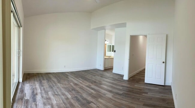 Building Photo - 10253 Vía Hibiscus