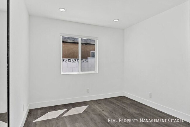 Building Photo - 13050-13050 1/2 Tonopah St