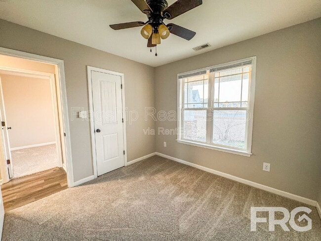 Building Photo - 200 Willow Pond Dr