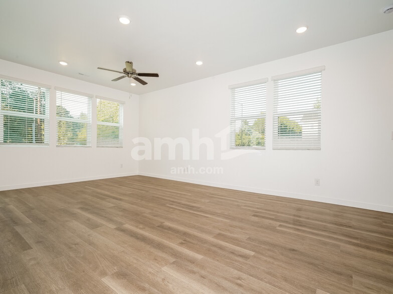 Building Photo - 5004 Washington St SE