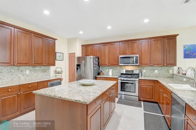 Building Photo - 6158 SW 194th Ave