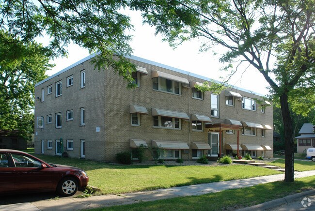 Building Photo - Town Manor Apartments