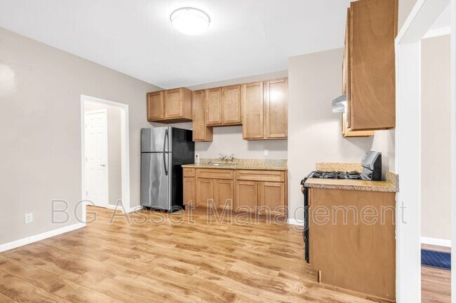 Building Photo - 709 York St