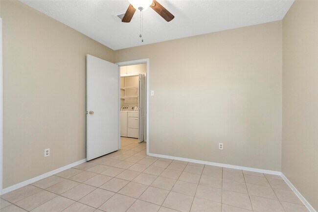 Building Photo - 6903 Foxmont Ln
