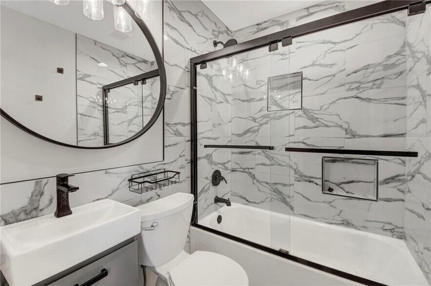 Building Photo - 2692 Rockcliff Rd SE