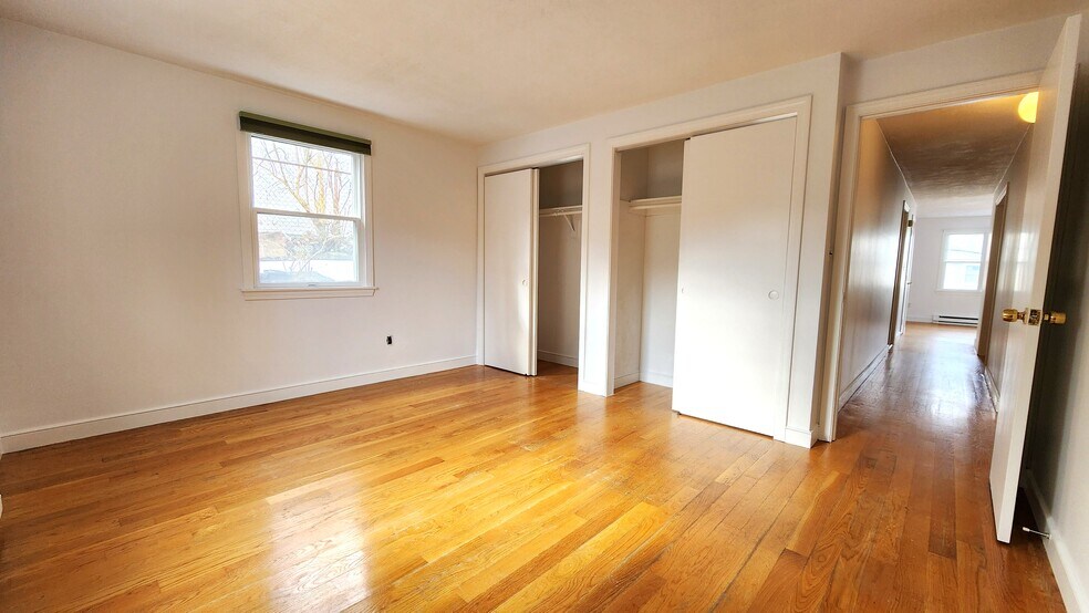 Building Photo - 98 Sylvia St