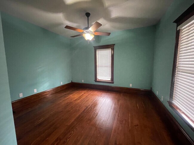 Building Photo - 322 Chestnut St