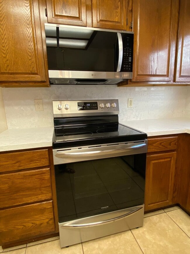 Building Photo - Vacaville 3bed/2bath home! Open floor plan...