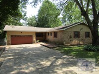 Building Photo - 1101 N Gray St