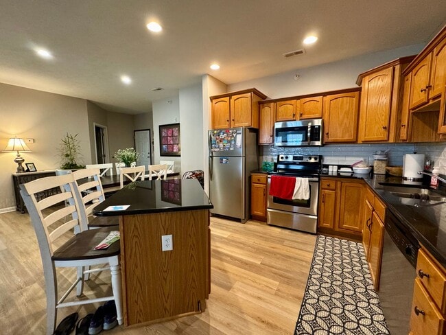 Building Photo - Beautiful Condo!