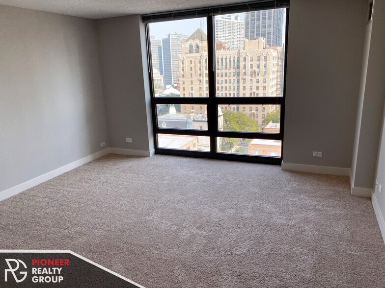 Building Photo - 2551 N Clark St