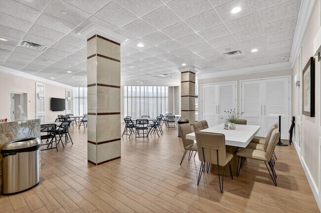 Building Photo - 9650 S Ocean Dr