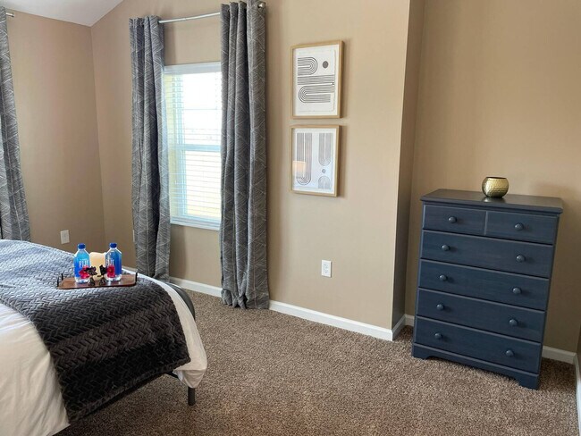 Building Photo - 4788 Holmes St