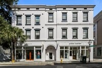 Building Photo - First month free ~ 1 bed / 1 bath on King ...