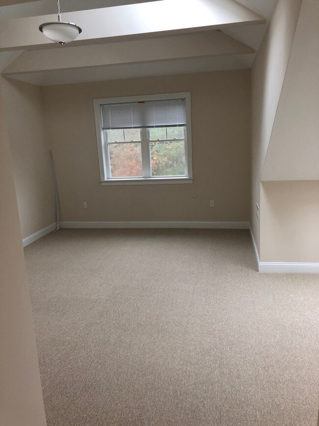 Building Photo - 30 Taylor Dr