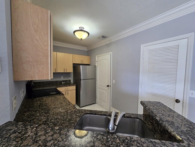 Building Photo - 504 Belmont Pl