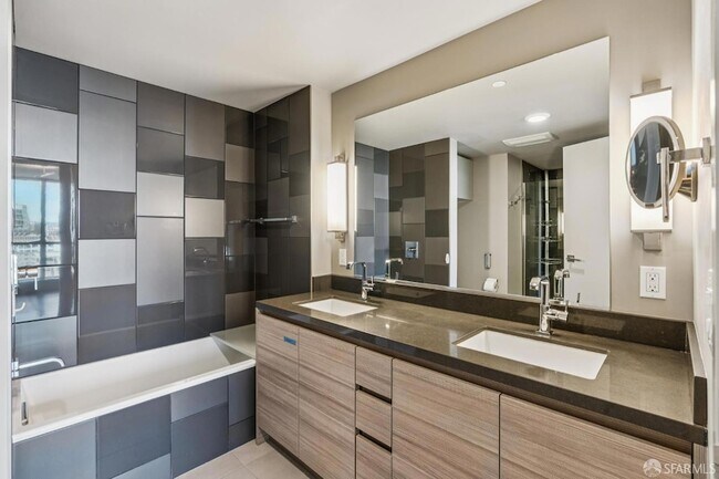 Building Photo - 708 Long Bridge St