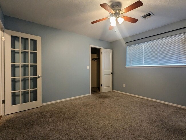 Building Photo - Spacious 4-Bed Home in Bethany with Solar Panels!