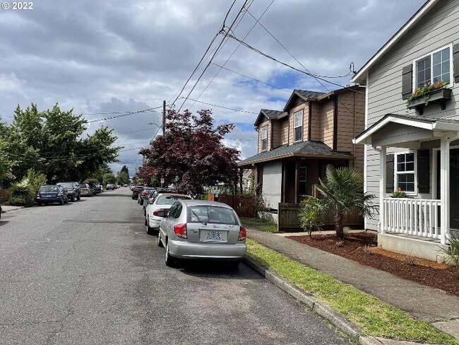 Building Photo - 5635 SE 84th Ave