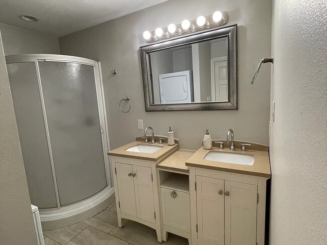 Building Photo - 4300 Valentine St