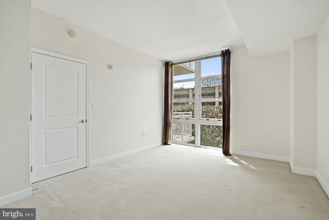 Building Photo - 157 Fleet St