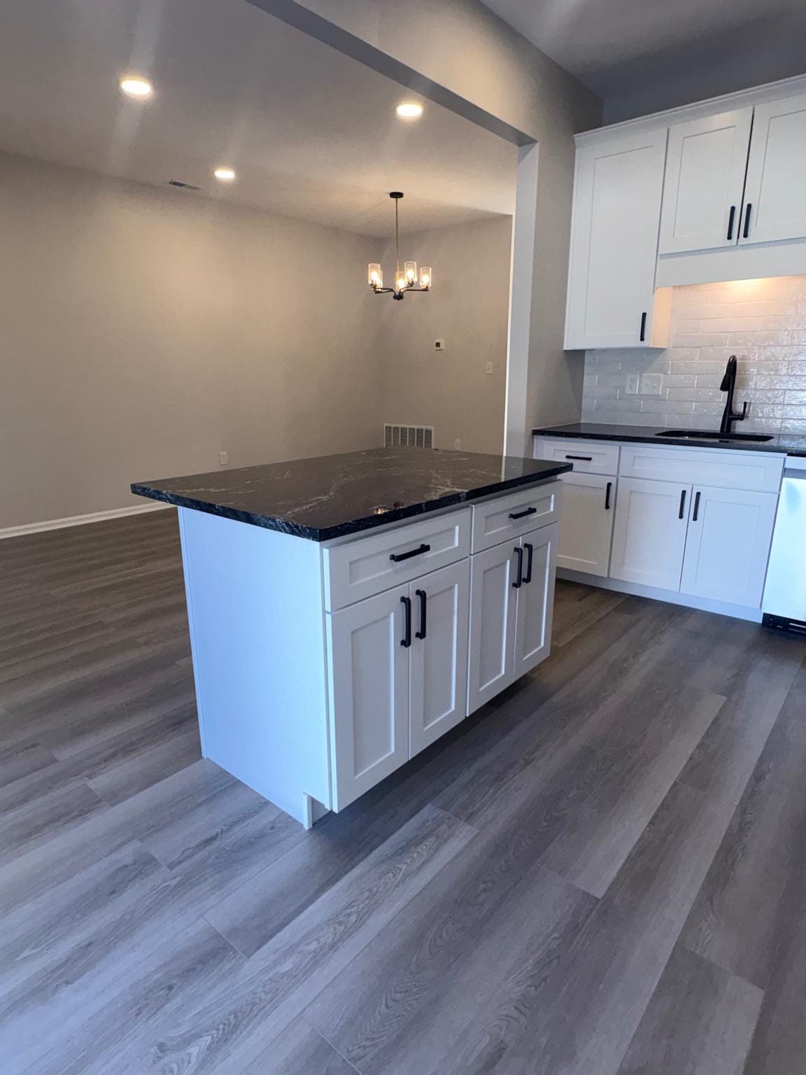 Building Photo - 7 Chapel Hill Rd