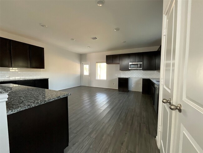 Building Photo - 8039 Brooks Crossing Dr