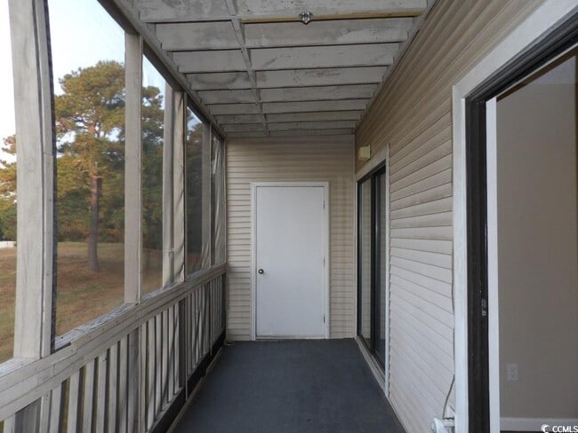 Building Photo - 1095 Plantation Dr W