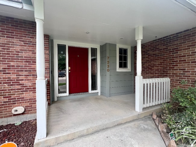 Building Photo - Spacious 4-Bed Retreat with Guest Suite & Fireplace