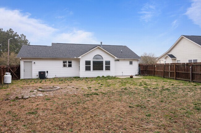 Building Photo - 202 Fairmount Way