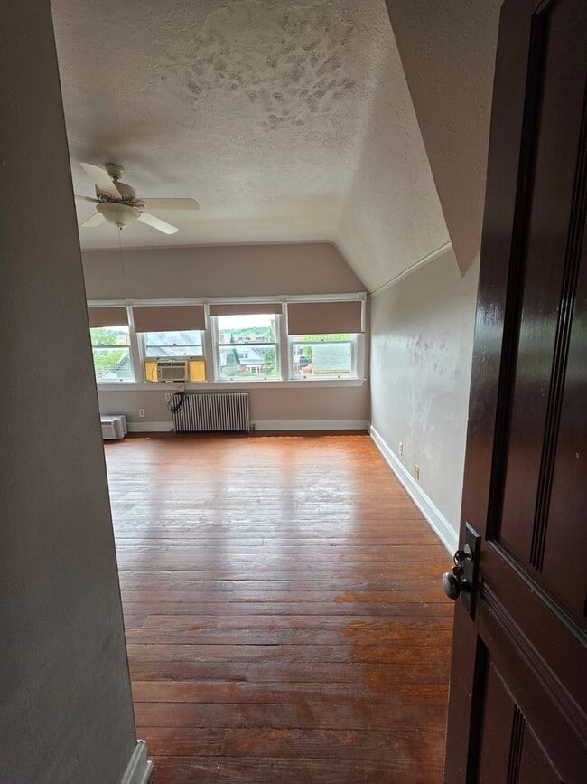 Building Photo - 634 Greenup St