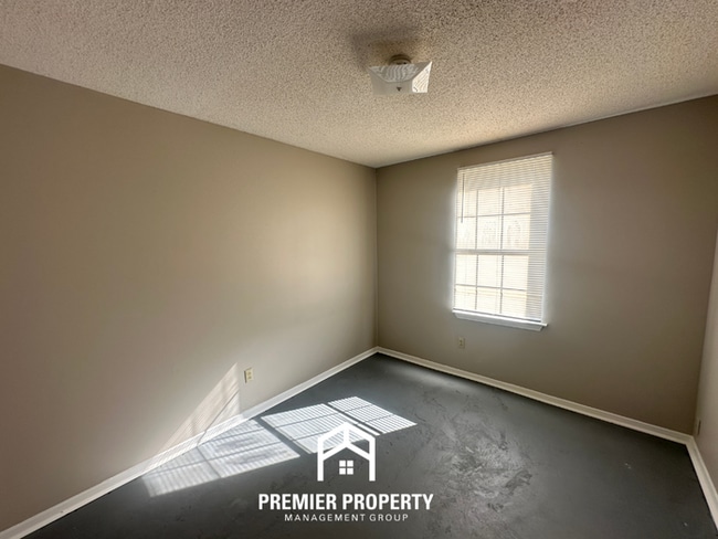 Building Photo - 4354 Clarke Rd