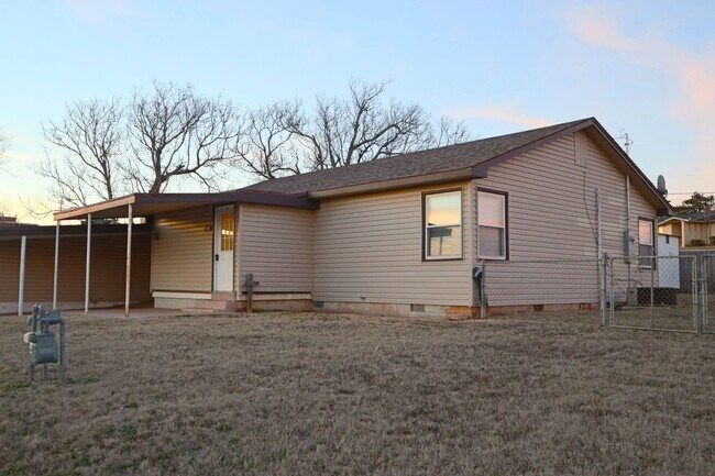 Primary Photo - Cute and Clean 2 bedroom near SWOSU