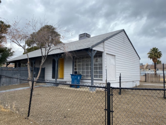 Building Photo - 3514 Center Dr