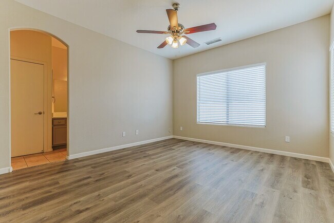 Building Photo - 10746 E Lomita Ave